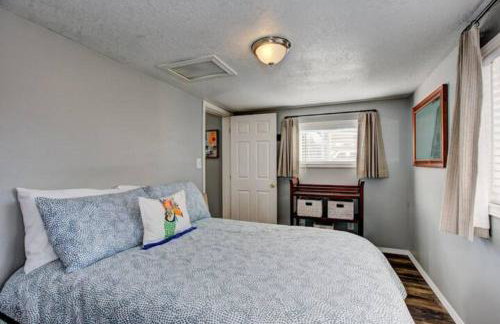 Red Bench Cottage Ideal location near parks, trails, skiing, hiking, biking, shopping extended stays welcome - Photo 9