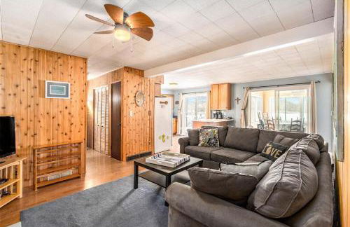 Pure Michigan at Pine Lake - Swim, Boat, Fun! - Foto 6