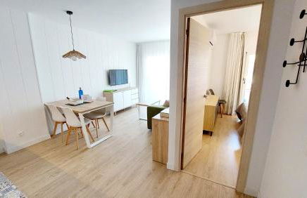 Primera Línea con Vistas al Mar y Piscina - Foto 14