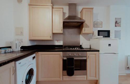 The Diickens Den - Rochester 1BR Flat - Sleeps 4 with Parking - Contractor - Friendly and Ideal for Long Stays - Foto 10