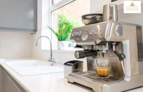 Contractors 3 Bed 2Bath House Free Off Street Parking for 2 Cars WiFi Stevenage Self Catering Sleeps 5 Guests By White Orchid Property Relocation - Foto 41