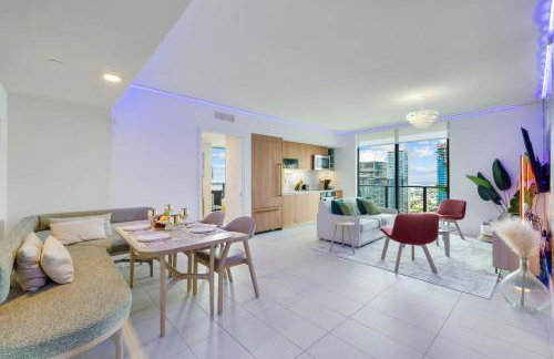 Stunning Lux 2 Bed 2 Bath with Panoramic View from Balcony - Foto 12