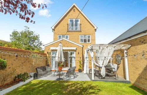 Spacious 5 Bed Home with a Cinema Room, Open Plan Living - Foto 2