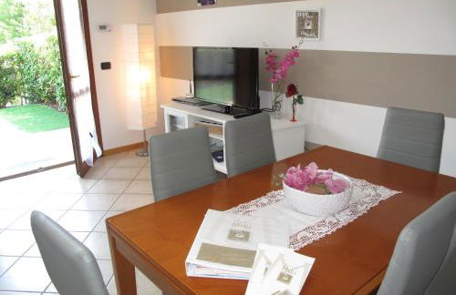 Luminoso Trilocale con Piscina e Giardino privato - Foto 3