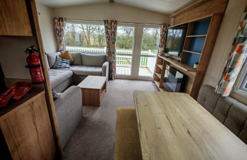 Flamingo Land Cedar Wood 118 - Photo 3