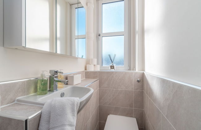 Silver Lining Charming Meadowbank Flat - Photo 17