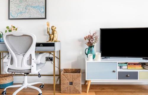 Charming Stay with a Balcony in Bow - Pass the Keys - Photo 28