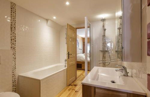 Ferme d Aristide - Chalet 160m2 Calme Sauna Vue Bus Train 250m - Photo 20