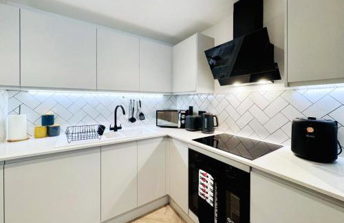 HEYHOO NQ Modern 1-Bed Apartment with Balcony Manchester City Centre - Holiday Home by HeyHoo - Photo 12