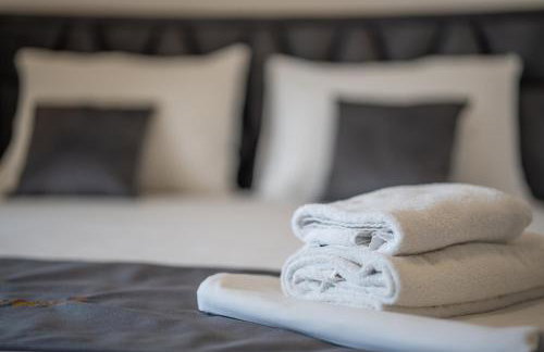 Poolside Hideout Apartments - Photo 65