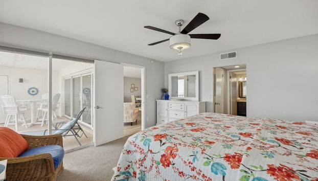 Beach Cottage Look Condo, Ocean View from Spacious Balcony by RedAwning - Foto 5, Habitación