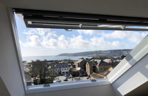 Stunning Penthouse in Penzance "Amazing Sea Views" - Photo 31