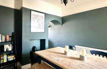 Charming city home free parking - Photo 12