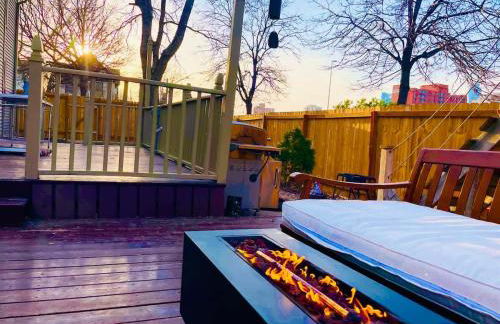 City Oasis Awaits Cozy DT Home With Hot Tub Vikings - Foto 31