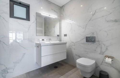 Stylish Algarve Retreat- Priv. Pool & Beach Nearby - Photo 38