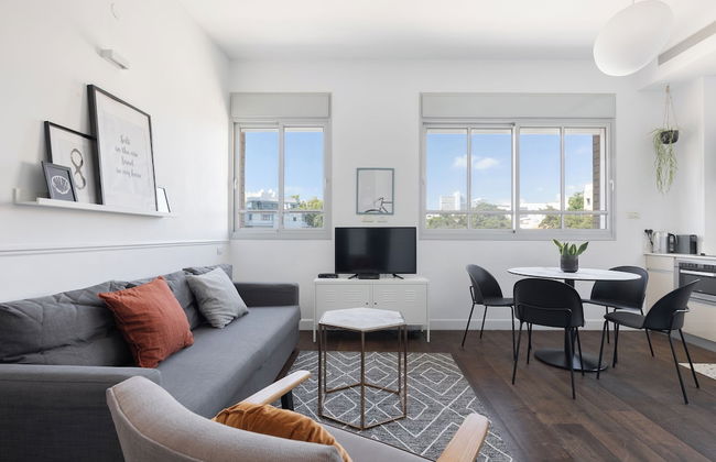 Bauhaus Boutique by TLV2rent - Photo 13