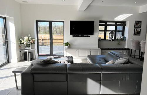 Manchester Luxury Country House Close To The City With Hot Tub & BBQ Fire Pit. - Foto 46