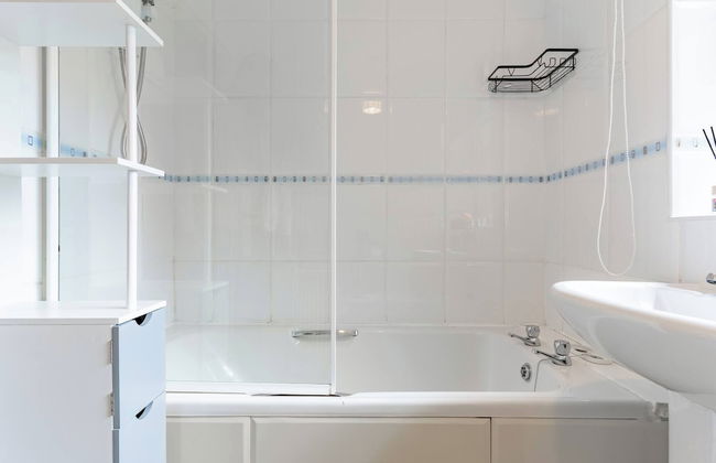 Sleek and Cozy 1BR Resorts World Nearby - Foto 11