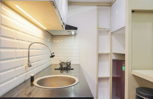 Pleasurable 2BR at Podomoro Golf View Apartment near Tol Cimanggis - Photo 8