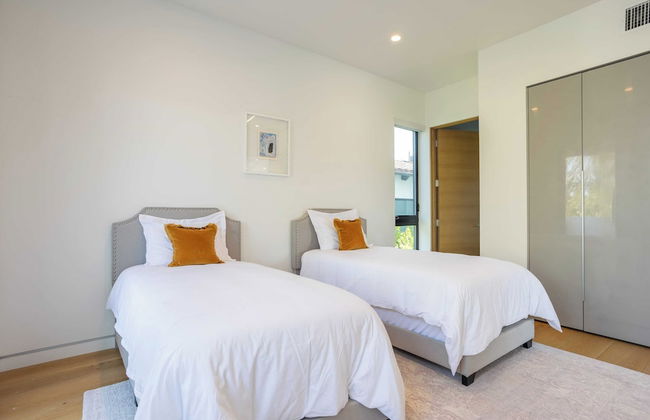 Luxe Weho Villa, Walk to Melrose Ave, Pool + Hot Tub North Vista by Avantstay - Photo 40