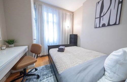 Comfy 2 bedroom apartment on Central Park West - Photo 7