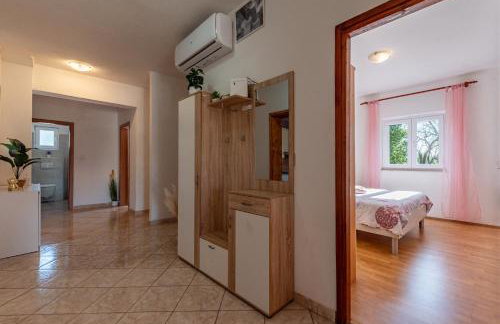 Holiday House Laetitia with pool - Foto 39