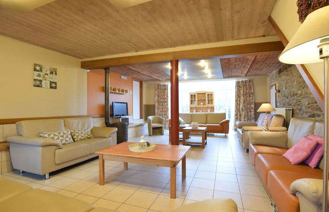 Luxury House with Indoor Pool, Sauna, Hot Tub - Photo 15