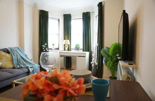 18PG Dreams Unlimited - Budget Flat w free parking - Slough Windsor Heathrow - Foto 12