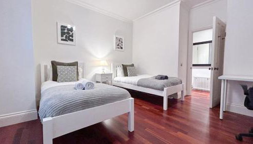 Luxury 3-Bed Apartment in Marylebone near Oxford Street & Baker Street by Staylio London - Foto 4, towels, wardrobe, heating