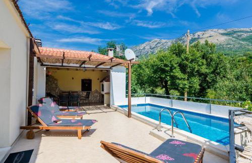 Villa Dalmatian Gem - Two-Bedroom Villa with Terrace and Swimming Pool - Photo 49