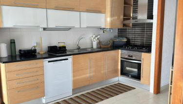 Modern Beach House - BBQ - 4 Beds - Photo 5