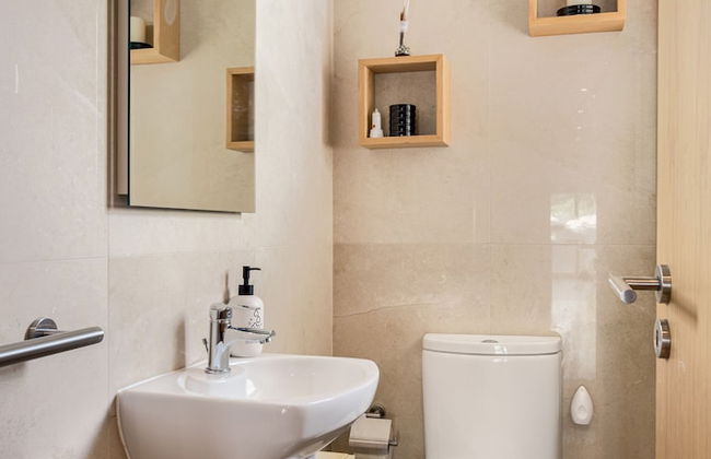 JOIVY Sleek House W/Balcony & 2 Terraces In Porto - Foto 20