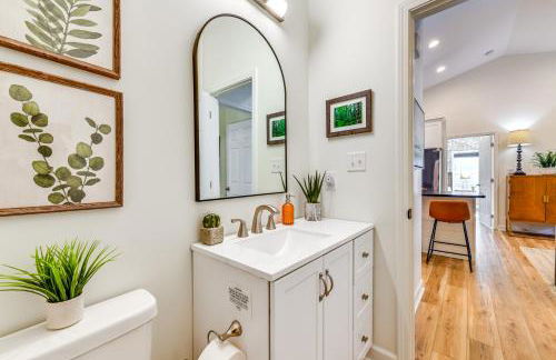 Waterfront Lake Hickory Retreat with Private Dock! - Foto 22