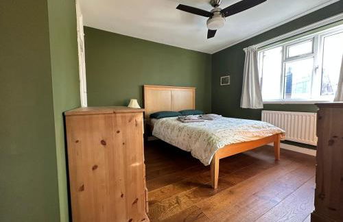 Cosy 2BR Home with Garden & Parking - Foto 48