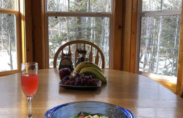 How would it feel to live close to the wildlife in a peaceful cozy cabin - Foto 22