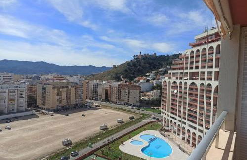 Espectacular terraza y vistas en 1a línea de playa - Foto 12