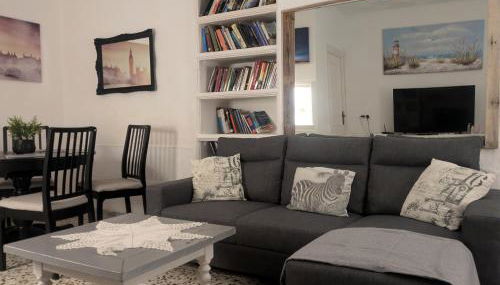 The Beach Hut with Lazy spa - Foto 3