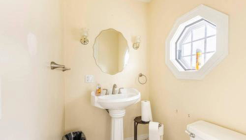 Whole House Tranquil WestsideTower Self Check In! - Foto 3