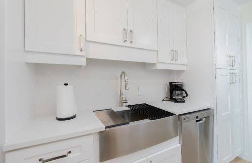 Luxury Beachfront Condo, Pool, Tennis Court, Sauna, Gym #locationenvy - Photo 35