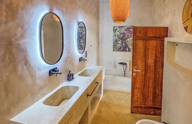 Solymar Staffed Beach Front Villa - Photo 75