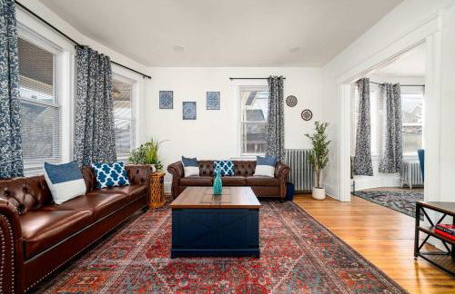 Whole House Near NYC and Transit with Game Room Fire Pit and King Bed - Foto 26