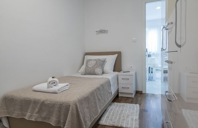 Drop In Split Suites - Photo 6