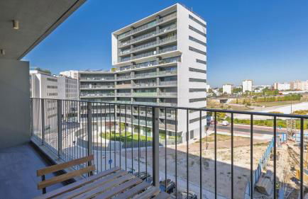 Soft Modern Flat With Pool & Gym by LovelyStay - Photo 11