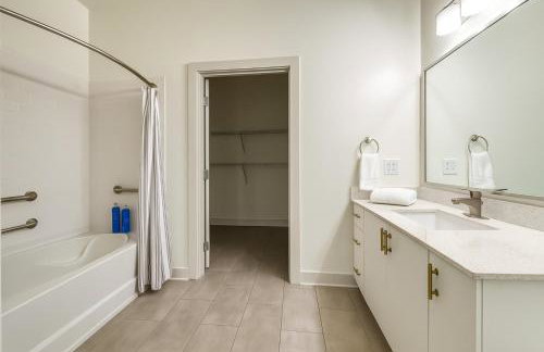 Luxury 2BR Stay Pool, Gym and Chill Areas - Photo 27