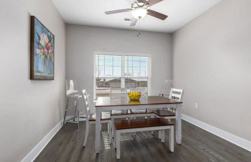 Modern 2BR & 2BA Condo with Garage & Patio - Foto 2