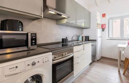 Cozy Retreat with Patio Near Sintra by LovelyStay - Foto 14