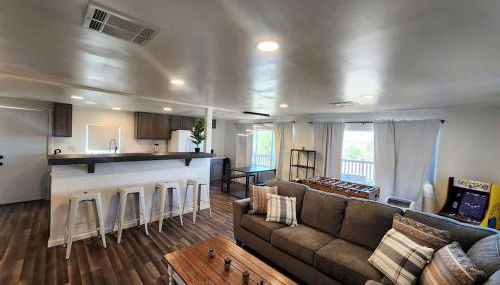 Modern Cabin with Arcade, Foosball Table and Fire Pit in Meadview, Arizona - Foto 2