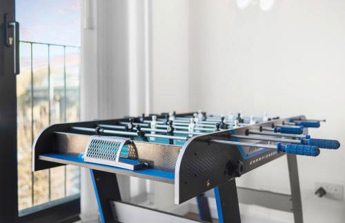 Two BDR Apt By Stay Aura Short Lets & Serviced Accommodation London With Free WiFi, Parking & 10 Min to Brentford Stadium - Foto 26