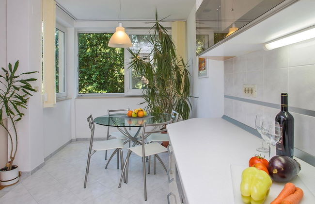 Spacious and Modern 1st Floor Apartment With Private Garage, Wi-fi - Foto 14