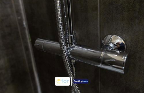 Large 2 Bedroom Apartment By The One Retreats Short Lets & Serviced Accommodation Horley Close To Gatwick Airport - Foto 59